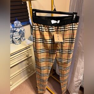Burberry original vintage check leggings in the size medium